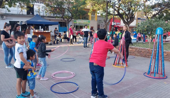 Masiva convocatoria en el Domingo a la Plaza por el «Mes de la Infancia»