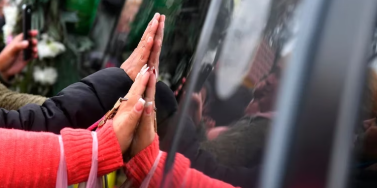 Despidieron a Morena en la casa de su papá en medio del dolor y la conmoción