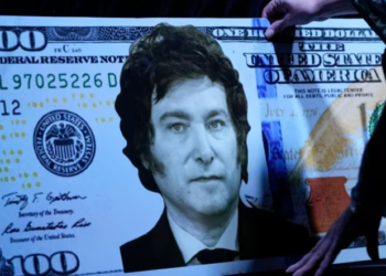 La dolarización que estudia Milei: modelo ecuatoriano, sin préstamos del exterior y 16 meses de implementación