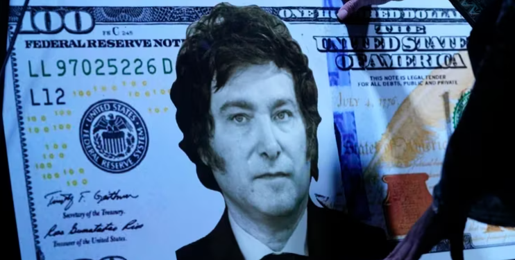 La dolarización que estudia Milei: modelo ecuatoriano, sin préstamos del exterior y 16 meses de implementación