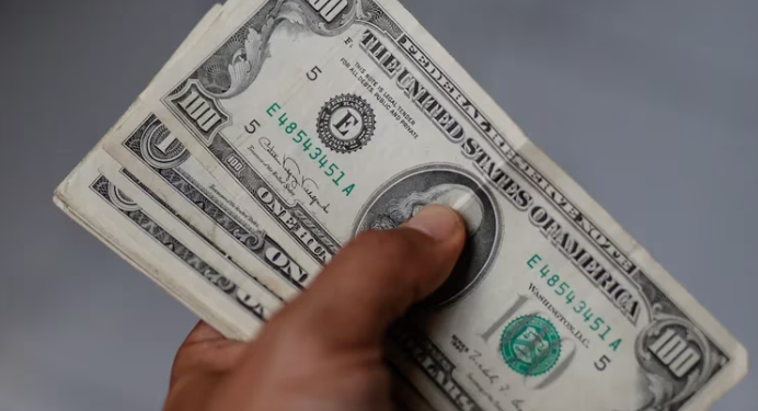 El dólar libre cerró a 760 pesos