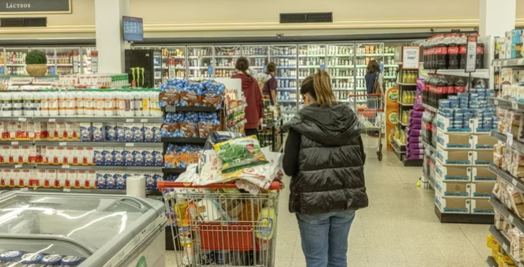 La canasta básica aumentó 7,1% y una familia necesitó en julio ingresos de $248.900 para no ser pobre