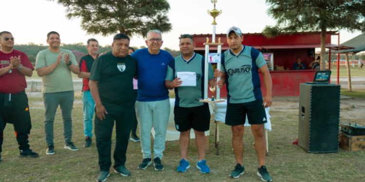 Julio Bravo participó de la entrega de premios del torneo de fútbol de la policía