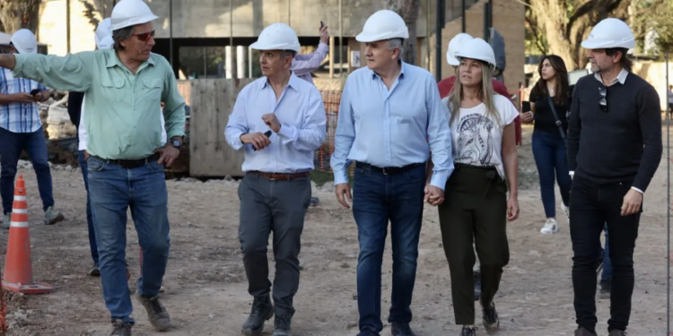 Morales recorrió la obra del museo Lola Mora