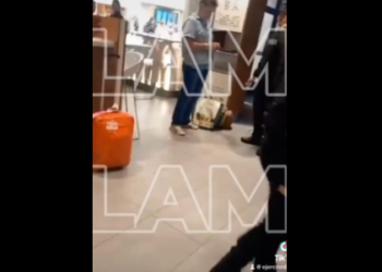 La policía debió intervenir por un confuso episodio entre Alfredo Casero y un joven en el Aeropuerto de Ezeiza: “Cosa de machos”