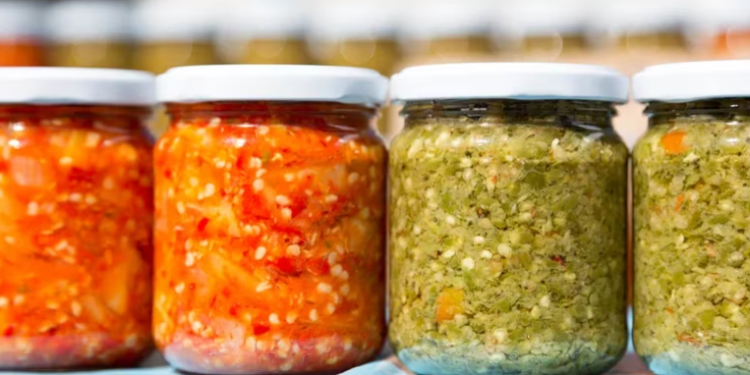 Investigan un brote de botulismo en el Gran Buenos Aires: qué es y cómo prevenirlo