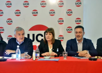 Patricia Bullrich sumó una foto de unidad: fue recibida por Gerardo Morales en el Comité Nacional de la UCR