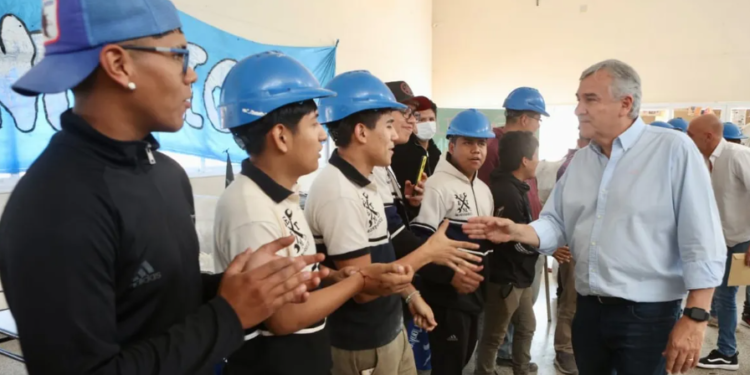 Carroceros: Morales visitó a los estudiantes de la Técnica de Monterrico