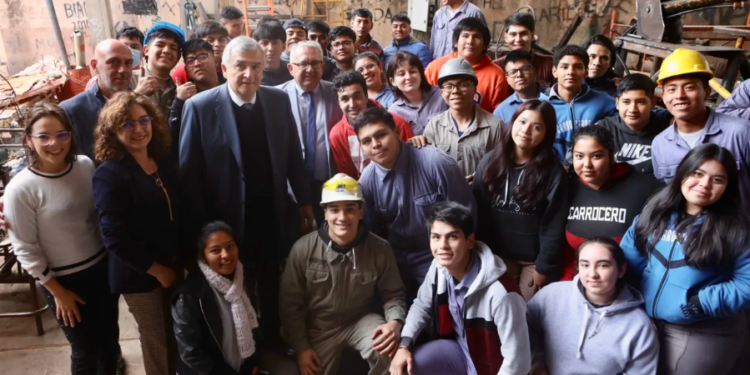 FNE 2023: El Gobernador visitó la EET 1 de San Pedro y entregó subsidios