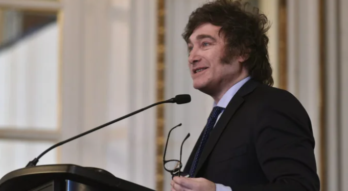 Javier Milei: “La dolarización se va a hacer a precio de mercado; hoy sería a 730 pesos″