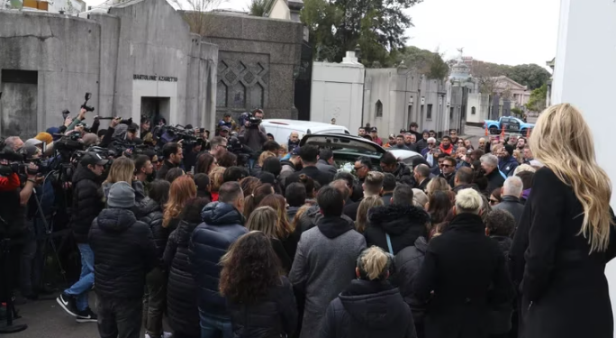El último adiós a Silvina Luna: luego de una íntima ceremonia, inhumaron sus restos en el Cementerio de la Chacarita