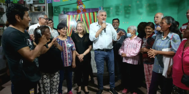 Morales visitó el barrio Nueva Esperanza B5 de Alto Comedero
