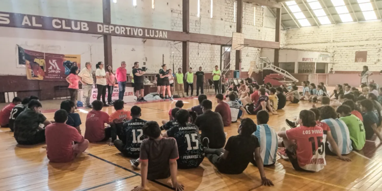 Jugadores de handball participaron de una intensa jornada de capacitación