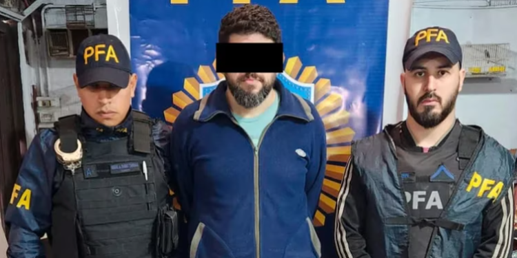 Allanaron y clausuraron la distribuidora de libros nazi y antisemita más grande de la Argentina: hay un detenido