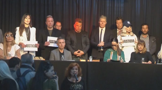 Pacientes que fueron atendidos por Aníbal Lotocki exigieron Justicia por la muerte de Silvina Luna