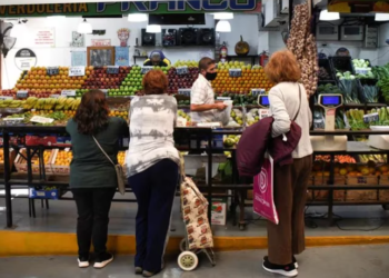 La canasta básica aumentó 14,3% y una familia tipo necesitó $284.687 en agosto para no ser pobre