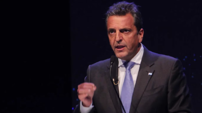 Por la omisión de sus rivales, Sergio Massa logró que el escándalo de Insaurralde no lo afectara en el debate