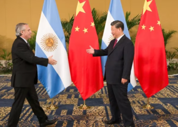 El Gobierno acordó con China ampliar el swap y contará con USD 5.700 millones para intervenir en el dólar y pagar importaciones