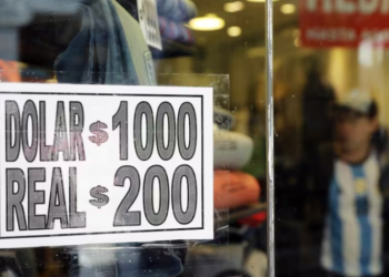 Dólar: el blue no detuvo su marcha y cerró a $1010