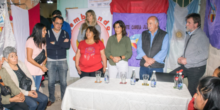Candidatos del Frente Cambia Jujuy expusieron propuestas en el barrio Tupac Amaru