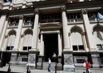 La emisión monetaria será récord en el último bimestre por el aumento del déficit y las altas tasas de interés