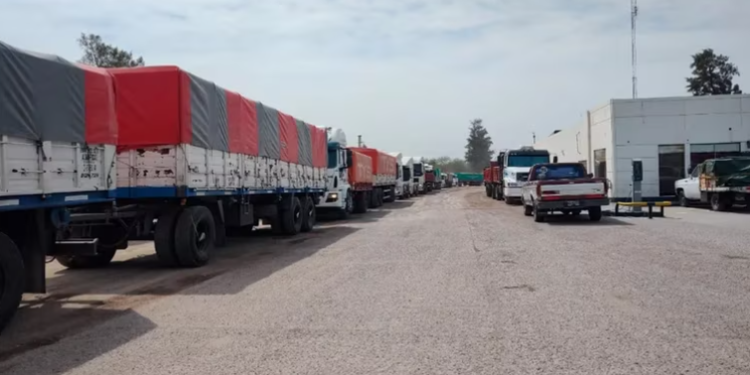 Por el congelamiento del precio de la nafta volvieron los cupos para las estaciones de servicio