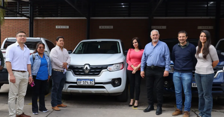Salud entregó 5 móviles para reforzar el trabajo de Directorios Hospitalarios Regionales