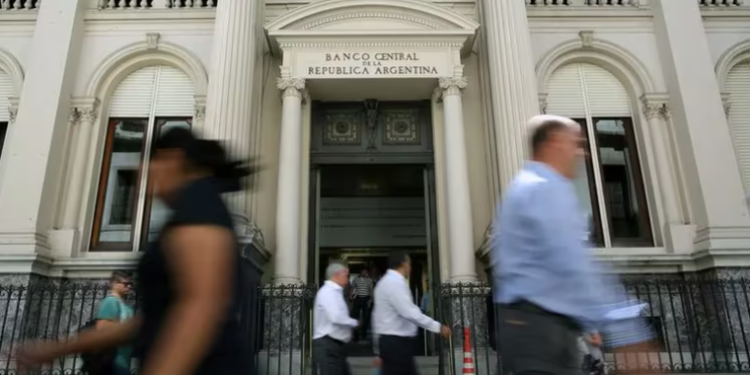 Los bancos ofrecen un plan de salida sin crisis para desactivar la millonaria bomba de las Leliq