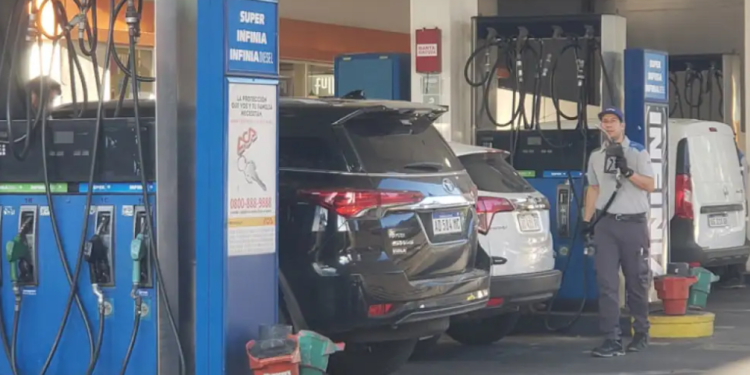 Combustibles: tras el aumento de YPF, las otras petroleras también actualizaron precios