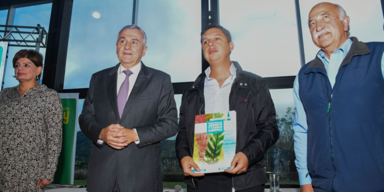 El gobernador entregó fondos a 136 titulares de bosques nativos de Jujuy