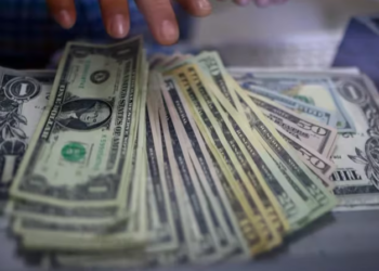 El precio del dólar se disparó en varios bancos y anticipa otra devaluación: a cuánto se vende