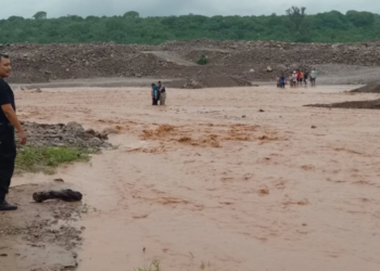 20 personas fueron auxiliadas tras quedar varadas en Los Alisos