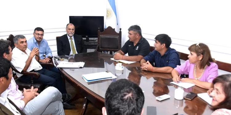 Paritarias: Gobierno recibió a gremios estatales