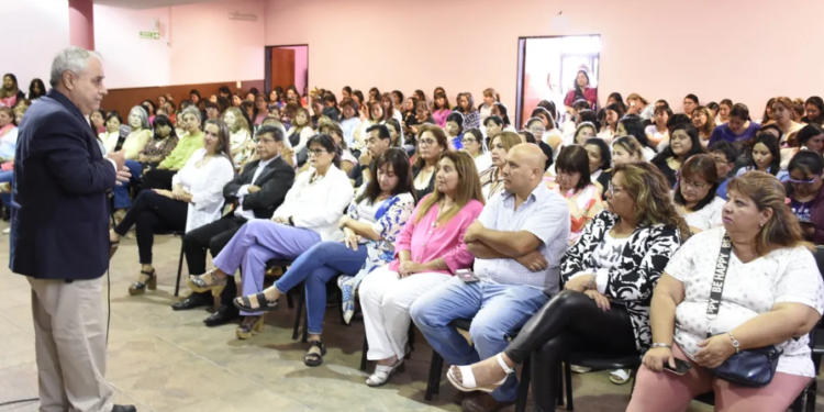Entrega de cargos titulares a 1100 docentes de nivel Inicial y Primario