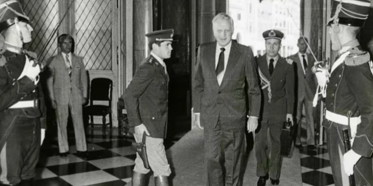 A 40 años de la detención de Galtieri por Malvinas: el lapidario informe militar en su contra y cómo se decidió el desembarco