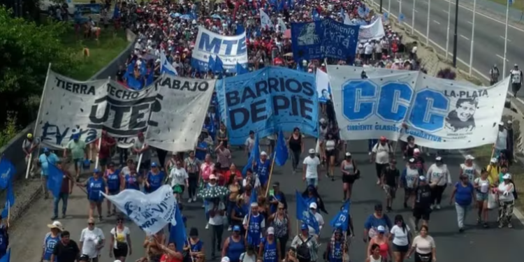 Piqueteros volverán a marchar esta semana al Ministerio de Economía para reclamar por los comedores populares y rechazar el ajuste