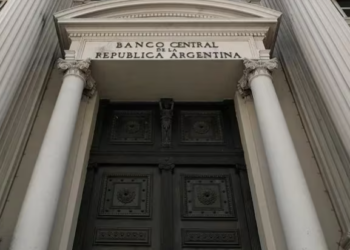 El Banco Central ya compró USD 10.000 millones: cuánto falta para alcanzar la meta de reservas del FMI y levantar el cepo