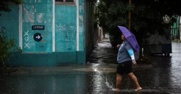 Alerta por tormentas y temperaturas extremas en 15 provincias: el pronóstico del tiempo en AMBA y el interior