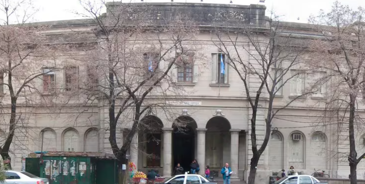 La Plata: un hombre murió y un chico de 12 años está grave luego de electrocutarse a causa del temporal