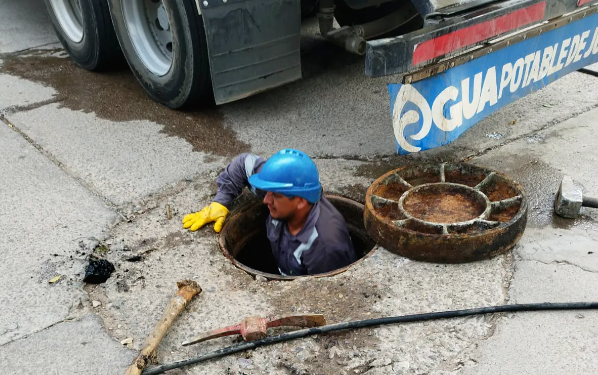 Agua Potable de Jujuy solucionó obstrucción cloacal intencional de extrema gravedad en Palpalá