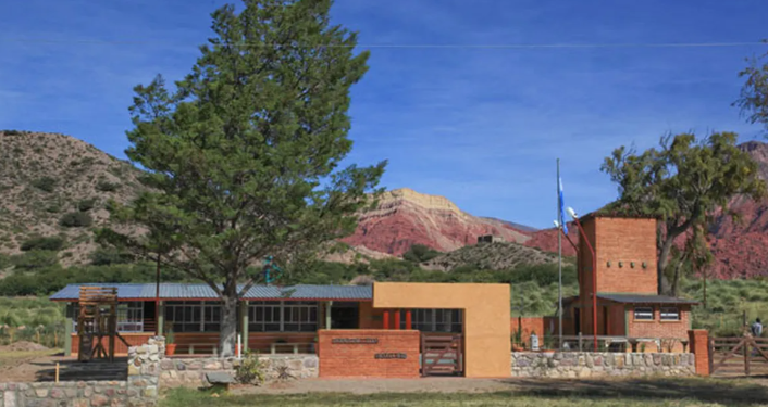 Educación gestiona soluciones para escuela de Chucalezna y otros establecimientos