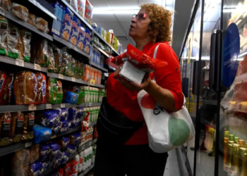 Por la crisis, cambian los hábitos de consumo y los supermercados venden más productos de marca propia