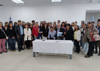 Anuncian readecuación del cargo para más de 400 auxiliares docentes