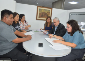 Acuerdan etapa de transición para la Escuela de Idiomas