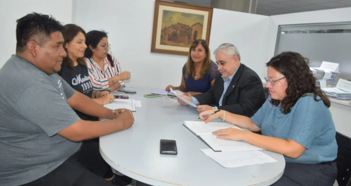 Acuerdan etapa de transición para la Escuela de Idiomas