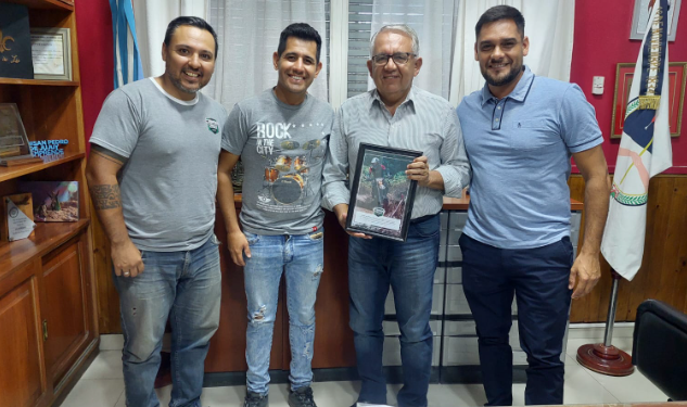 Reconocimiento a Julio Bravo desde el Club de Enduro y Rescate San Pedro