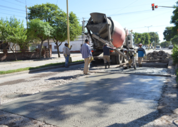 Repavimentan avenida Uruguay en el marco del Plan Integral de Bacheo