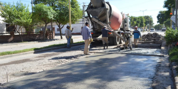 Repavimentan avenida Uruguay en el marco del Plan Integral de Bacheo