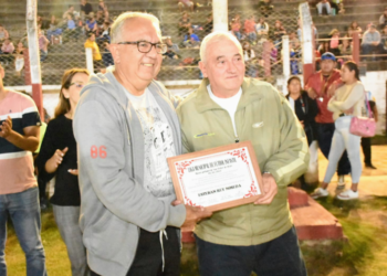 Entregan reconocimientos por el mural de los 50 años de la Escuela 201