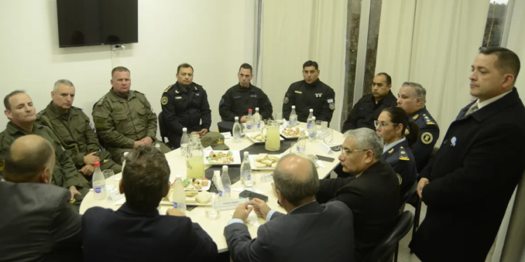 Autoridades ministeriales de Seguridad nacional se reunieron con Guillermo Corro y jefes de fuerzas federales